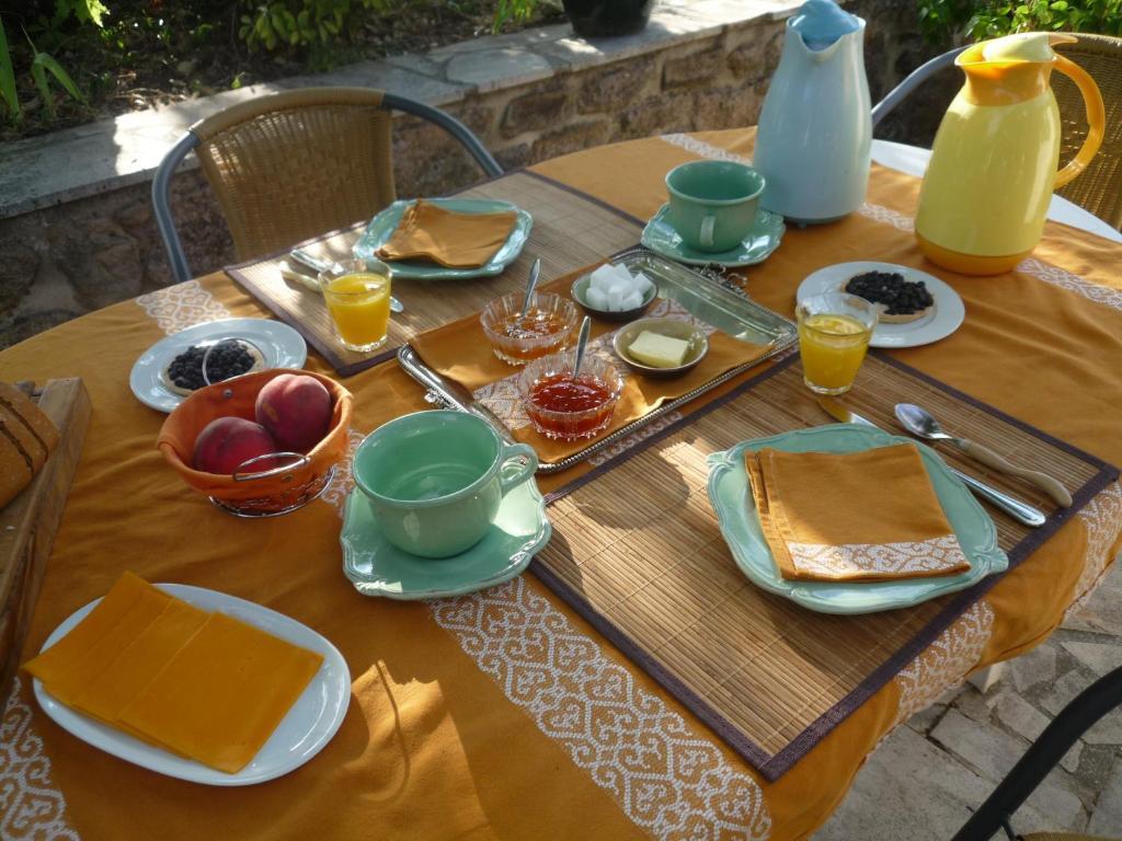 Bed and Breakfast Domaine Du Planas Ailhon Ardeche Zewnętrze zdjęcie
